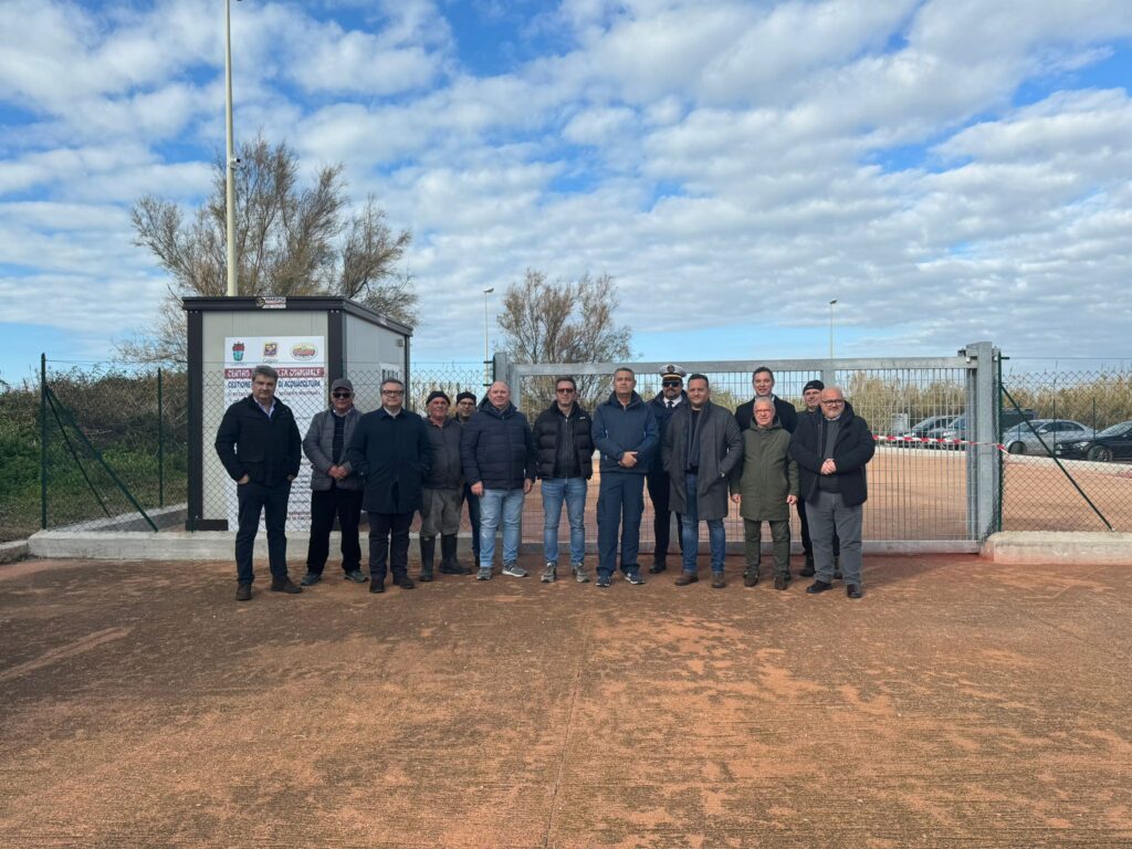 Inaugurato il centro di raccolta destinato alla gestione dei rifiuti di attività ittiche al porto di Capoiale nel comune di Cagnano Varano. Finanziato dall’Ente parco nazionale del Gargano, il centro è il primo di questo genere nell’Adriatico